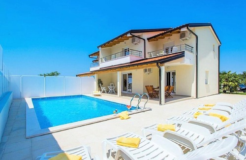 Plovanija Villa | ** Exclusive villa 4 **** étoiles avec piscine à Umag **