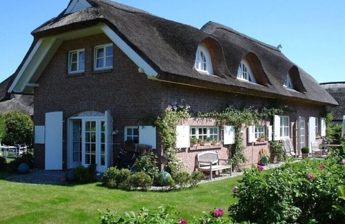 Pantow Maison | Exclusive 5-star vacation home under thatch - directly near Binz