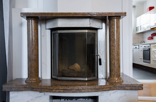 Nord-Mitte Appartement | Exclusive apartment in historic residential building with fireplace, bathroom & plenty of space
