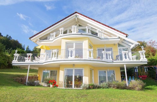 Scheid Appartement | Exclusive apartment with large balcony and lake view directly on to the Edersee