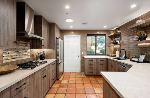 Pinnacle Peak Maison | Exclusive Boulder's Retreat near Downtown Cave Creek, hiking, scenic views.