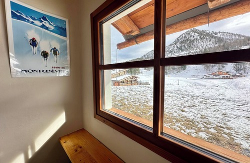 Cesana Torinese Chalet De Ski | Exclusive chalet with direct access to ski slopes