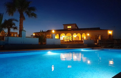 Lora Del Rio Chalet De Ski | CHALET exclusif près de SEVILLA Andalousie avec piscine pour 14 personnes