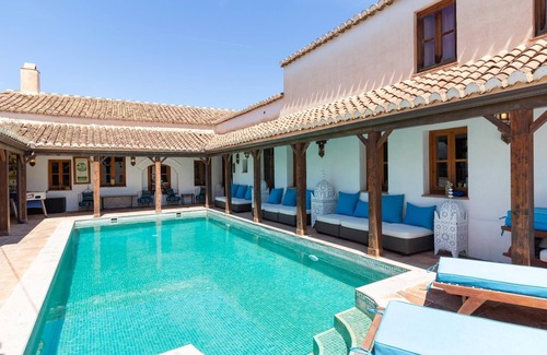 Melegis Maison | Moulin à huile converti avec piscine privée
