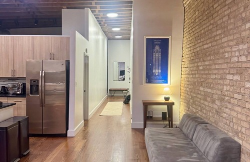 West Loop Appartement | Exclusive Fulton Market Retreat: 3BR Loft + Private Rooftop Lounge