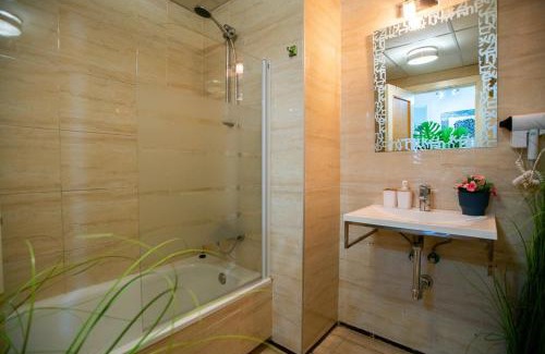 Carretera de Cadiz Appartement | Exclusive High-End Residence with FREE Parking - Malaga Center