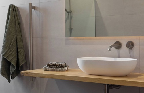 Raukawa Cabine | Exclusive hilltop retreat in the heart of Hawke's Bay -walk to the wineries!