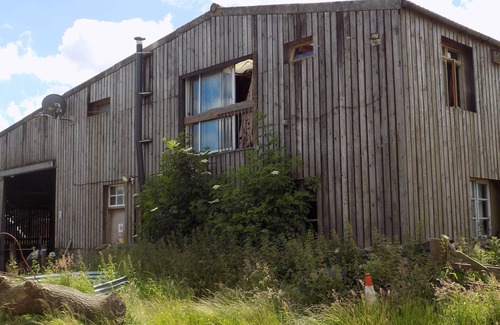 Compton Martin Maison | Dépendance-Supérieure-Salle d'eau-Vue sur la cour-Stone Camping Barns