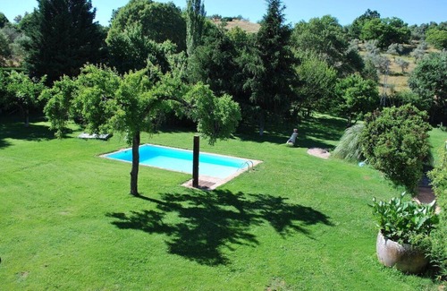 Constantina Maison | Maison de campagne exclusive. Grand jardin et piscine. Près de la ville.