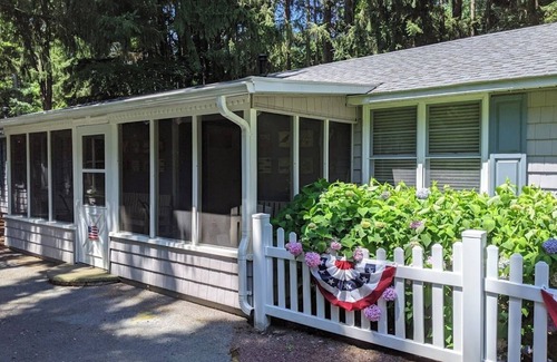 Bangor Appartement | Exclusive Lakeside Retreat in the Poconos for the Entire Summer Season.