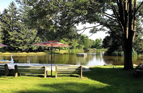 Bangor Appartement | Exclusive Lakeside Retreat in the Poconos for the Entire Summer Season.