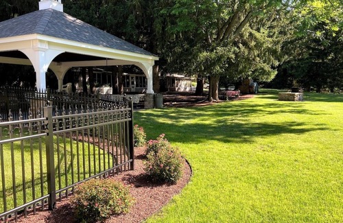 Bangor Appartement | Exclusive Lakeside Retreat in the Poconos for the Entire Summer Season.