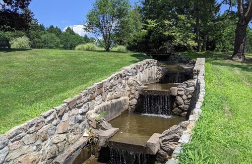 Bangor Appartement | Exclusive Lakeside Retreat in the Poconos for the Entire Summer Season.