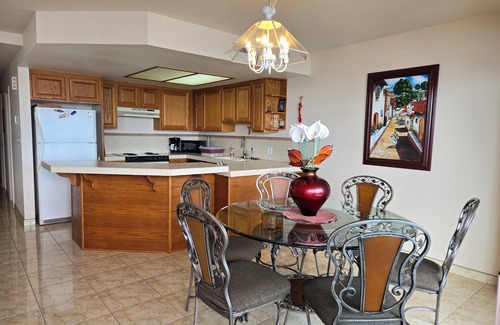 Centro Playas Copropriété | Exclusive ocean front centrally located 2-bedroom condo with WiFi in Rosarito