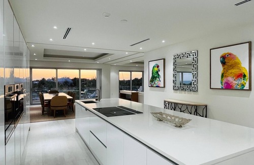 Palm Cay Copropriété | Exclusive One Marina Condo at Palm Cay, luxury amenities, 3 BR, large open space