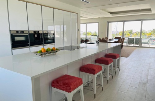 Palm Cay Copropriété | Exclusive One Marina Condo at Palm Cay, luxury amenities, 3 BR, large open space