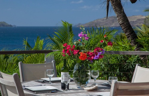 Pointe Milou Villa | Exclusive Pointe Milou villa avec grande piscine privée et vue sur l'océan Coucher de soleil