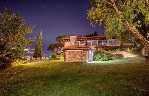 Olgiasca Villa | Exclusive & Private Villa with Heated Jaccizi,Fenced Garden &Ecstatic lake views