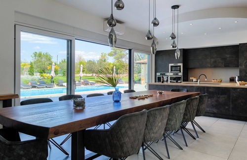 Jursici Villa | Exclusive Vila, court de tennis privé, mini golf, piscine chauffée, terrain de 10.000m2