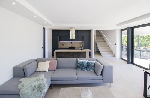 Peroj Villa | Villa exclusive neuve, grand jardin. Ouverture juillet 2019! Promo de première année
