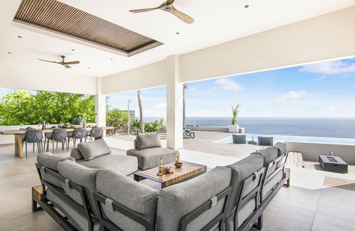 Bisento Villa | Exclusive Villa met Spectaculair Zeezicht, Infinity Pool en Jacuzzi op Cas Abao