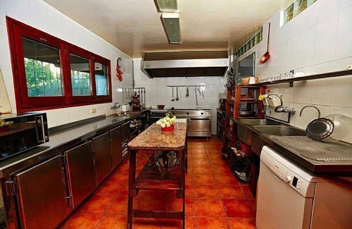 Riudarenes Cottage | Gîte Can Micos Girona 14-22 personnes | Grand barbecue couvert | Piscine privée
