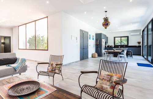 Melegis Villa | Villa exclusive avec jardin et piscine