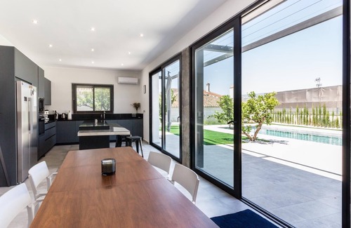 Melegis Villa | Villa exclusive avec jardin et piscine