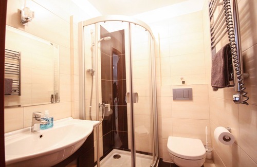 Vinohrady Appartement | Emplacement exclusif à Vinohrady - Charmant 2 chambres / 2 salles de bains avec balcon et ascenseur