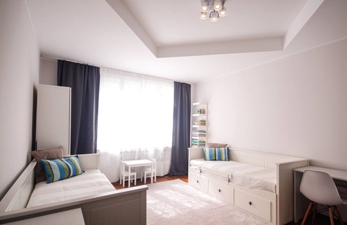 Vinohrady Appartement | Emplacement exclusif à Vinohrady - Charmant 2 chambres / 2 salles de bains avec balcon et ascenseur