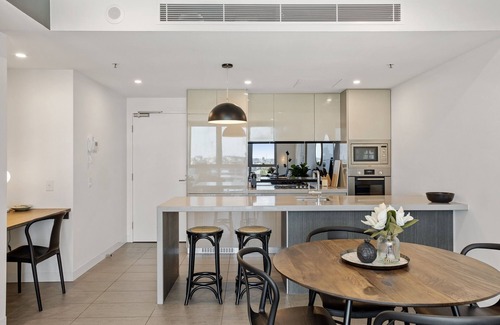 Woolloongabba Appartement | Executive 2-Bed with Stadium View, Great Amenities