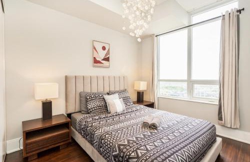 Downtown Mississauga Appartement | Executive 2BR 2BATH Condo with Lakeview Steps from SQ1