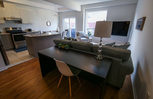 Stoney Creek Maison | Executive 3 Bedroom Townhome close to the lake in Stoney Creek