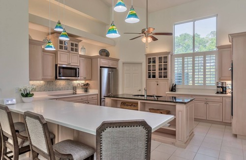 Spruce Creek Maison | Executive 3-Bedroom Hangar Home within Spruce Creek Fly-In, live 24 hr security.