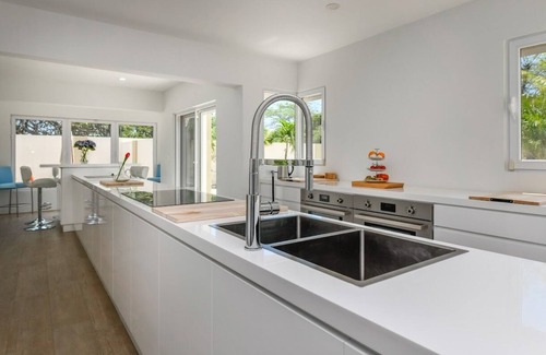 Bubali Villa | Executive 4BR Villa minutes away from Eagle Beach