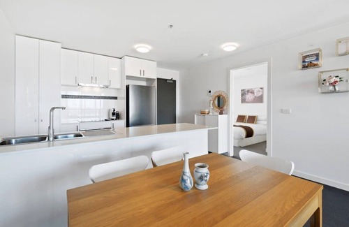 Sunshine Appartement | Executive and Spacious Apartment with Balcony