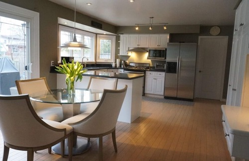 Burlington Maison | Executive Family Home avec patio arrière impressionnant.
