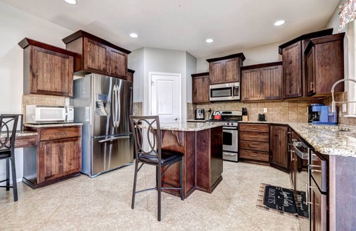 Tri-Cities Maison | Executive Home, Private Yard & Garage 5/3 - #3005