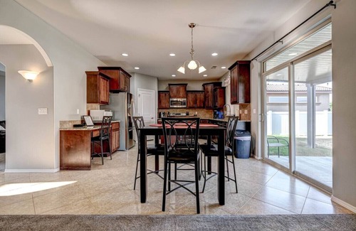 Tri-Cities Maison | Executive Home, Private Yard & Garage 5/3 - #3005