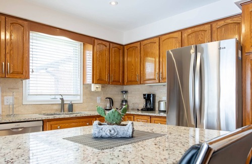 Waterloo Maison | EXECUTIVE HOME WITH POOL IN WATERLOO