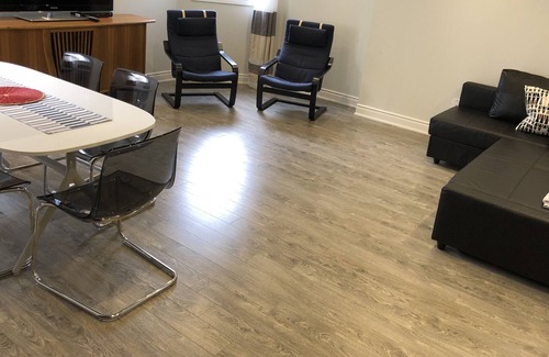 Meadowvale Village Maison | Appartement indépendant confortable au sous-sol avec 2 chambres, 2 salles de bains, cuisine