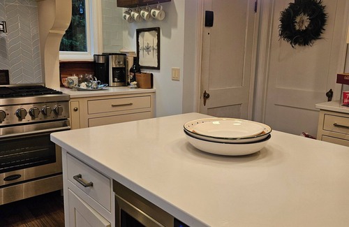 East Aurora Appartement | Executive/Reverse Snowbirds Style Apartment in Beautiful Village of East Aurora