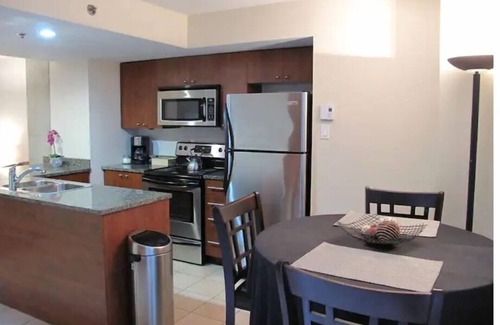 International District Copropriété | EXECUTIVE LUXURY DOWNTOWN CONDO LOCATED BY THE OLD PORT WITH FREE GARAGE PARKING