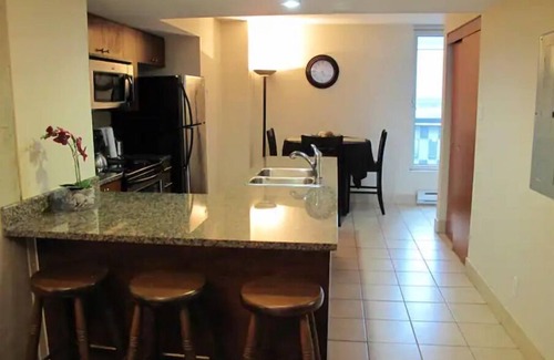 International District Copropriété | EXECUTIVE LUXURY DOWNTOWN CONDO LOCATED BY THE OLD PORT WITH FREE GARAGE PARKING
