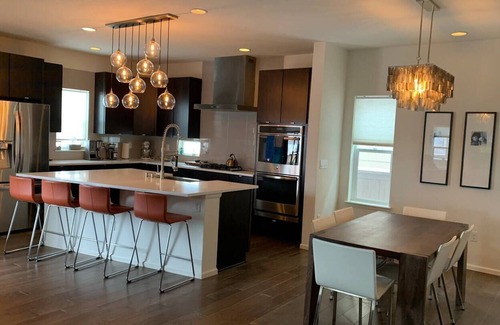 Golden Maison | Executive modern home - great for families