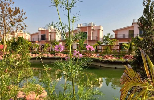 Bolpur Maison | executive private room in bed and breakfast with pool