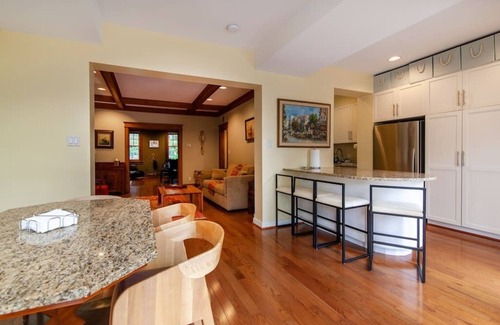 Mount Pleasant Maison | Executive rénové 3br 2000 sq. Ft. 3br / 2. 5 bains en rangée