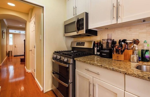 Mount Pleasant Maison | Executive rénové 3br 2000 sq. Ft. 3br / 2. 5 bains en rangée