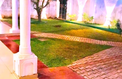 Negombo Villa | CHAMBRE EXÉCUTIVE AVEC BALCON ET LOBBY PRIVÉ