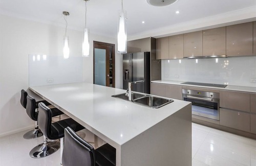 Newport Appartement | "Executive Style & Location" - Newport Q 4020
